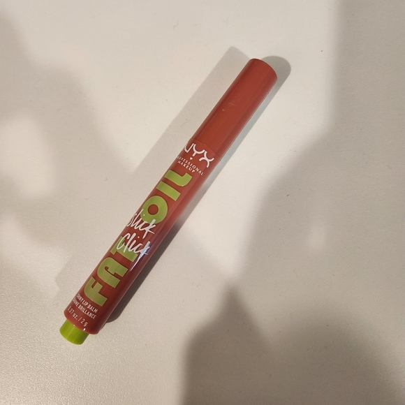 NWT NYX Cosmetics | Fat Oil Slick Click Vegan Lip Balm, Shade "Story or Post" - Picture 10 of 11